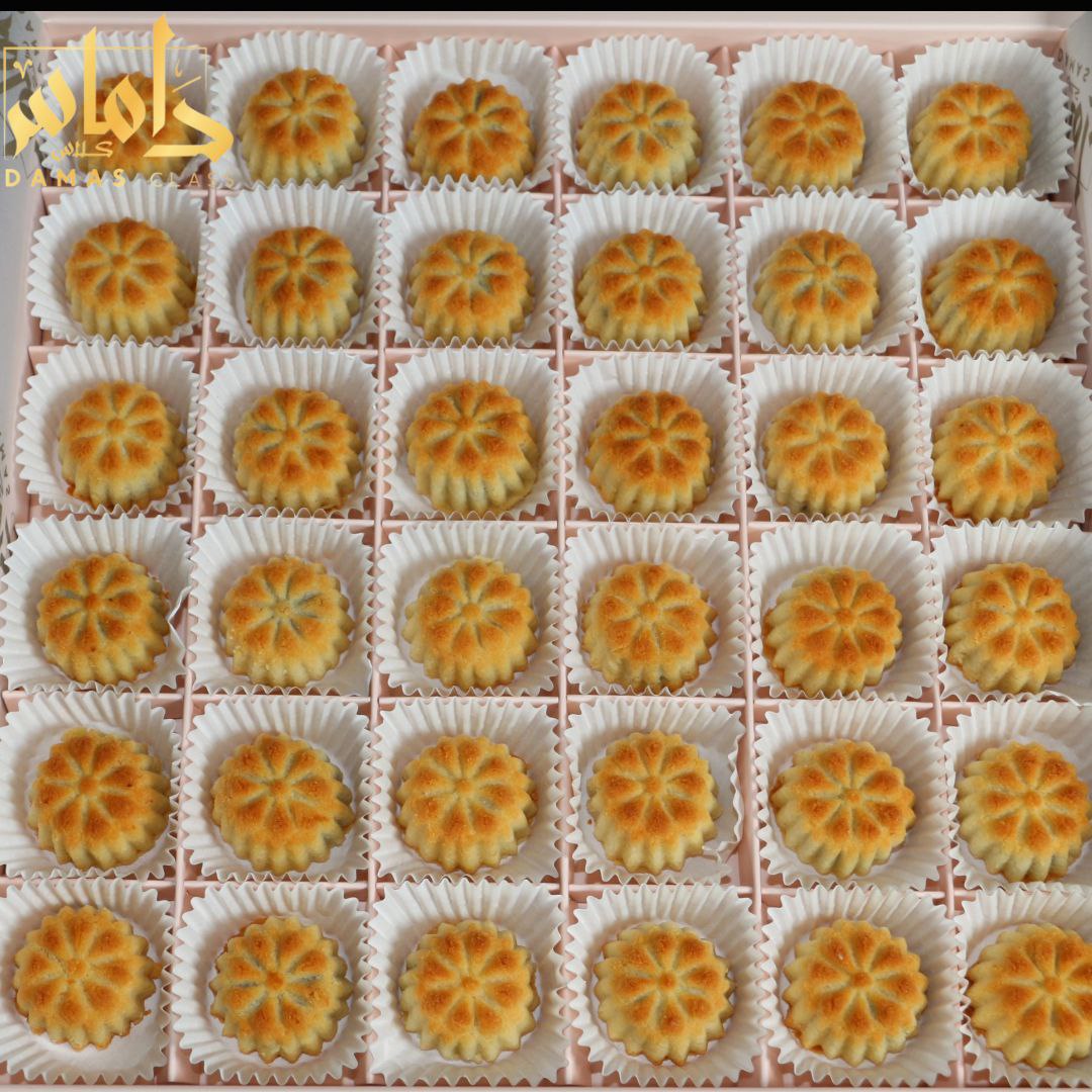 Maamoul box with dates